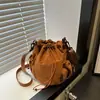 Bolso cruzado de nuevo lanzamiento transfronterizo estilo coreano Ins de alta calidad, ligero, casual, bolso de hombro, bolso tipo cubo de nailon