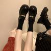 Sapatos Femininos de Couro Estilo Britânico Retrô 2026 Novo Verão Plataforma de Solado Grosso Slip-On Mocassins Cadarço Sapatos Únicos