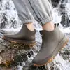 Novas galochas curtas estilo alemão para homens e mulheres, sapatos de trabalho impermeáveis para casais, adequados para pesca e uso na cozinha, leves, baixos, de sola grossa