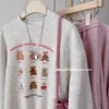 Sudadera sin capucha blanca y gris estampada para mujer, nuevo estilo principios de otoño 2026, corte holgado, talla grande, para mujeres petites y con curvas