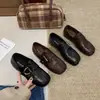 Mocasines, zapatos pequeños de cuero estilo británico, zapatos de mujer con separación de dedos y plataforma interior, 2026, cinturón de cuero retro, versátiles para otoño, con hebilla y punta cuadrada
