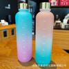 Copo Plástico Gradiente Colorido Resistente a Altas Temperaturas de 1000ml Copo Espacial Garrafa de Água para Fitness Esportes com Escala de Tempo Estilo Ins