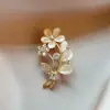 Broche Flor de Cristal, Acessório de Casaco Feminino de Alta Qualidade, Novo Design Tendência de Nicho com Senso de Sofisticação, Estilo de Luxo Leve, Decoração com Pino de Broche
