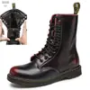 1490 10 Agujeros Estilo Británico Transfronterizas Talla Grande Botines Cortos de Pareja Botas de Cuero Genuino para Hombre y Mujer Punta Redonda Zapatos de Motocicleta