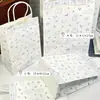 Bolsa de Regalo Floral Azul Gatito Linda de Dibujos Animados Ins Bolsita de Papel de Mano Bolsa de Empaque para Regalos En Stock Personalizable