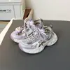 Tamanhos 27-37, sapatos infantis vazados 2026, tênis esportivos infantis de malha, tênis estilo "dad shoes" para crianças maiores, tênis com estrutura 6082
