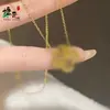 Pulseira de Trevo da Sorte de Cinco Folhas Dourada de Alta Qualidade para Mulheres, Estilo Novo, Luxo Leve e Joia de Mão Exquisita