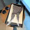 Bufanda Triangular Romántica Estilo Francés para Mujer con Borde de Encaje y Lazo, Bufanda de Seda Versátil para Viajes y Sesiones de Fotos