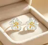 Aretes de Flor de Malva para Niñas, Modernos, Lujo Ligero, Flor Bicolor, de Nicho, Sensación de Gama Alta, Versátiles, Regalo para Novia