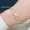 Collar Shangmei con Forma de Cruz de Nácar Blanco para Mujer, Diseño de Nicho de Lujo Ligero, Color Oro Rosa de 18 Quilates, Cadena Sencilla y Sofisticada para la Clavícula