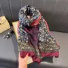 Novo Lenço Estampado Estilo Coreano de Algodão e Linho Imitado para Transmissão ao Vivo 2025 Cachecol Quente Clássico Europeu e Americano para Outono e Inverno com Xale
