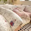 Juego de ropa de cama de cuatro piezas de terciopelo de leche engrosado clase A, sábana de cama de franela de terciopelo coral, funda de edredón, juego de tres piezas para dormitorio de estudiante, invierno