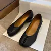 Versión de Piel de Cordero~Estilo Coreano Sencillo Dedos Separados Corte Bajo Zapatos Mary Jane de Pezuña de Cerdo para Mujer Versátil Slip-On Tacón Grueso Bailarinas Plisadas