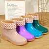 Sapatos de trabalho curtos à prova d'água para adultos, galochas de chuva da moda para atividades ao ar livre para mulheres, sapatos baixos da moda para casa e lavanderia no verão