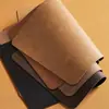 Jogo Americano Personalizado OEM com Padrão de Couro Bovino, Mat Isolante para Hotel, Restaurante, Formato de Leque, Jogo Americano Ocidental, Estilo Europeu, Tapete para Mesa de Conferência, Porta-Copo, ODM