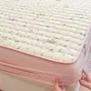 Sábana acolchada impermeable nueva 2026, protector de colchón impermeable de una pieza, juego de tres piezas, adecuado para todas las estaciones