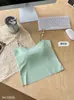 Camisola simples de pérolas para mulheres com bojo, seda gelada sem costura, lindo design nas costas, adequada para usar por cima ou por baixo, corte justo e confortável