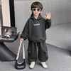 Conjunto de Sudadera con Forro de Felpa para Niños Otoño e Invierno Conjunto de Dos Piezas con Sudadera con Capucha Suave Estilosa Fresca y Pantalones Cargo Ropa Infantil