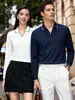 Camisa polo de manga larga estilo italiano, sin botones, con cuello de gaviota, una opción sofisticada y cómoda para el vestuario business casual, disponible en un conjunto a juego para parejas.