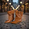 Elegantes botas de mujer, nuevas botas de tacón de aguja con punta fina, estilo retro para mujer con diseño de tacón de bloque, hebilla de cinturón otoño e invierno, botines negros 2026