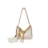 Bolsa Tiracolo Monica Kiki Fashion com Monograma Feminina 2026 Nova Versátil Estampa Retrô Bolsa para o Dia a Dia Simples