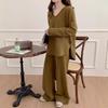 Traje de pantalón de pierna ancha de punto elegante con cuello en V de otoño transfronterizo para mujer, traje informal de dos piezas con estilo y estilo perezoso para otoño e invierno.