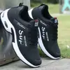 Nuevas zapatillas para hombre con aumento de altura interno, zapatos de moda primavera/verano, zapatillas para correr para hombre antideslizantes y resistentes al olor, zapatos impermeables de cuero para hombre, disponibles para venta al por mayor