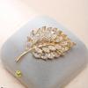 Broche de Folha de Cristal Diamantado Vazado Broche de Folha para Terno Vestido Feminino High-end Moda Transfronteiriça Joia Versátil