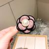 Venta al por mayor de accesorios para abrigos y trajes con ramillete Xiangfeng, broche para camisa con perla y camelia, horquilla de doble propósito