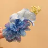 Grampo de Cabelo com Flor de Tecido com um Toque Super Fada, Atmosfera Suave e Elegante, Acessório de Cabelo Requintado e Luxuoso