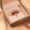 Moderna Broche de Abanico Estilo Chino, Exquisito Creativo Abanico Plegable Azul Pintado al Óleo Pin de Solapa, Accesorio para Qipao