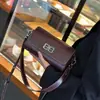 Bolsa de Hombro Retro para Primavera y Verano 2025 Bolso Baguette Bolso de Hombro Cruzado de Gama Alta Textura de Cadena de Nicho Bolso Cuadrado Pequeño