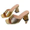 Sandalias de tacón alto de nuevo estilo transfronterizas, sandalias de tirón cuadradas de moda con estampado de piedra, disponibles en tallas grandes, casuales y adecuadas para exportación, sandalias de verano para mujer