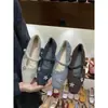 Nuevos zapatos Mary Jane de estilo coreano para mujer para otoño e invierno, con plataforma interior para aumentar la altura, adornos de pedrería floral gris y forro de felpa para abrigar