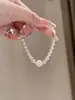 Pulsera Auténtica de Perlas Redondas con Cristal Rosa Natural Color Toronja para Mujer, Estilo de Lujo Ligero de Nicho, Versátil para el Uso Diario