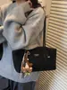 Bolsa de Ombro Tote Grande para Viagem, Nova Coleção Outono/Inverno 2025, Transfronteiriça, para Mulheres, Bonita, Retrô e Versátil