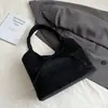 Bolsa de Mão com Laço Moda Retrô Feminina 2025 Nova Bolsa de Mão Fosca de Grande Capacidade Bolsa de Axila de Alto Valor