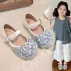 Sapatos de Salto Único para Meninas 2026 Nova Primavera e Outono Infantil Brilhante Strass Cristal Princesa Solado Macio Fashionable Sapatos de Cristal Sapatos Pequenos de Couro