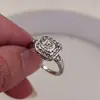 Anillo Popular de Moda Transfronterizo Hermoso Cuadrado con Puntos Diamante Chapado en Oro Blanco Venta Directa de Fábrica Fuente de Fábrica