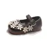 Sapatos de Couro Florais Doces para Meninas 2026 Outono Novo Solado Macio Sapatos Baixos Simples Estilo Coreano Versátil Sapatos de Princesa para Meninas Jovens