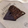 Clip de Triángulo de Cuero con Estampado de Leopardo Clásico de Lujo Accesible Retro Pinza para el Cabello Elegante con Estilo Pinza de Tiburón Versátil en la Parte Posterior de la Cabeza