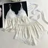 Conjunto de Pijama Feminino de Seda para o Verão com Estampa Prateada, Conjunto Confortável de Duas Peças com Camisola e Shorts para Casa