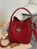 Bolso tipo cubo nuevo para principios de otoño de 2026, bolso cruzado de hombro elegante de color liso, único y a la moda, bolso de mano de alto valor estético