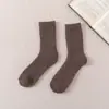 Calcetines Gruesos de Lana Resistentes al Frío para Hombres, Color Sólido, Simples Calcetines Gruesos de Felpa para Otoño e Invierno para Hombres y Mujeres, Versátiles Calcetines de Media Caña