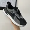 Sapatos populares de verão para homens, novos tênis respiráveis de malha masculinos modernos versáteis de sola grossa, tênis casuais para corrida para homens