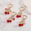 Amazon versión coreana de llavero con letras de cereza colgante accesorios para bolso aleación DIY cerezas colgantes venta al por mayor