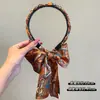 Diadema de Nuevo Estilo 2026 con Diseño de Corona Alta, Elegante Pasador de Perlas Artificiales, Diadema de Lujo Ligero Inspirada en Chanel para Uso Diario con Dientes