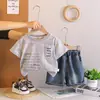 Roupa de Verão para Menino de 1 Ano 2026 Conjunto de Manga Curta Estiloso para Bebê de 3 Anos Roupas Casuais de Verão Conjunto de Duas Peças para Bebê e Criança Pequena