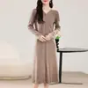 Vestido de Lana Merceizada Holgado Adelgazante Estilo Chino de Moda Falda Base de Punto Otoño e Invierno Cuello en V Elegante Cubre Vientre