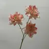 Dália de haste única, com três cabeças, sonhadora - um arranjo de flores decorativo para casamentos, decorações de corredor e decoração de casa. Buquê de flores artificiais